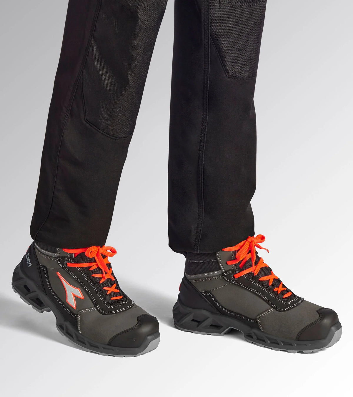SCARPA DIADORA SHARK ALTA S3 SRC ESD NERO/ROSSO FLUO